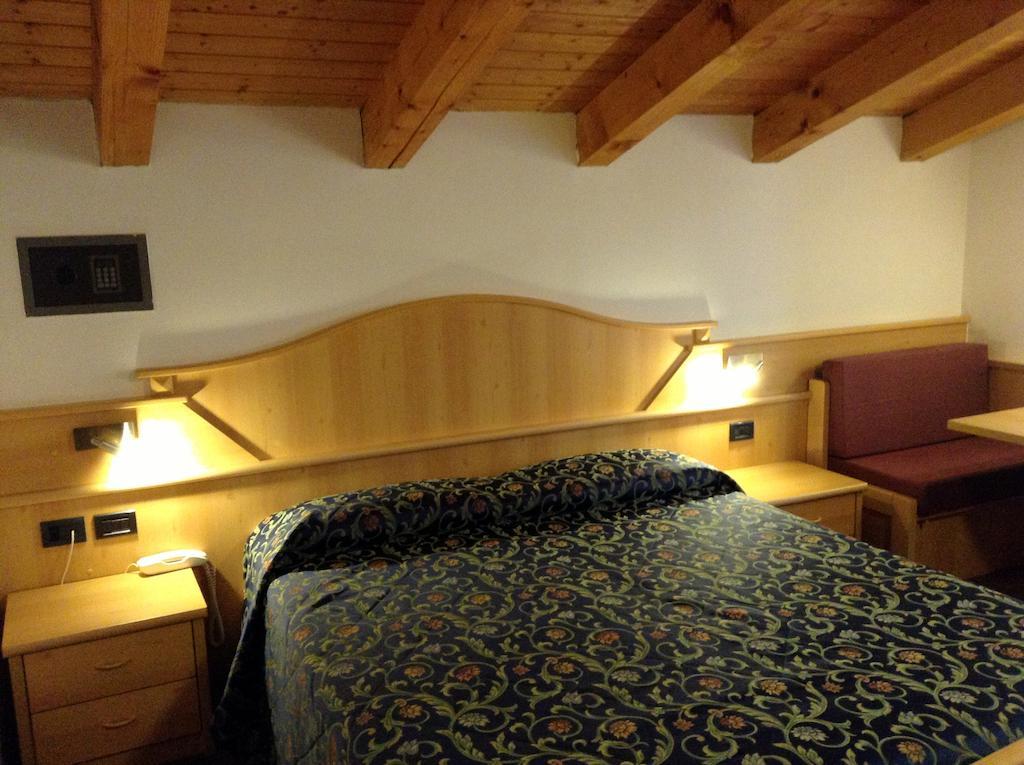 Hotel Ai Pini Vigo di Fassa Extérieur photo