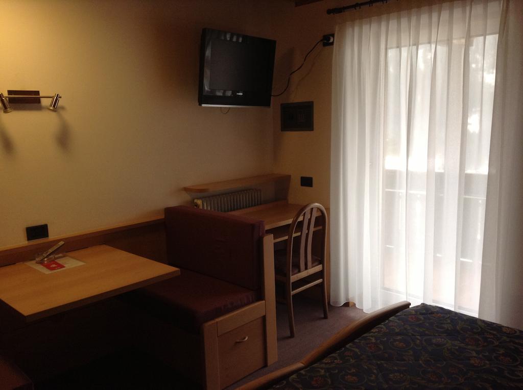 Hotel Ai Pini Vigo di Fassa Extérieur photo