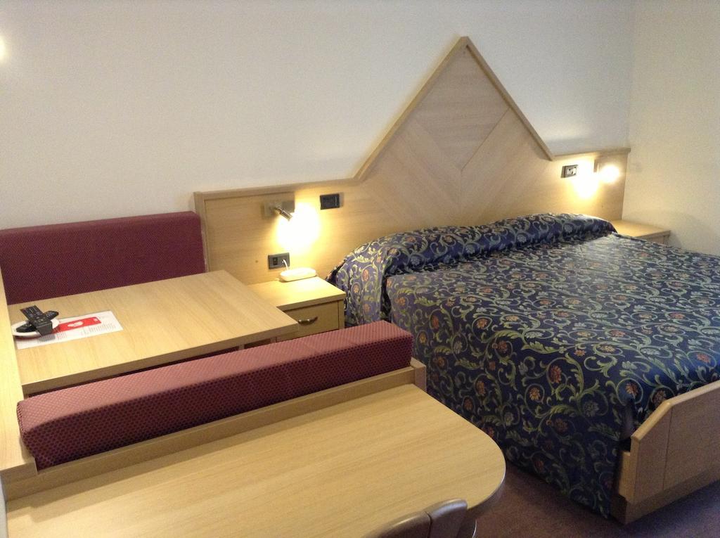 Hotel Ai Pini Vigo di Fassa Extérieur photo