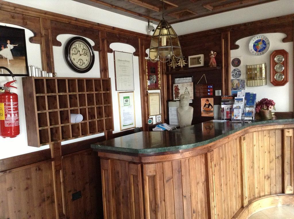 Hotel Ai Pini Vigo di Fassa Extérieur photo